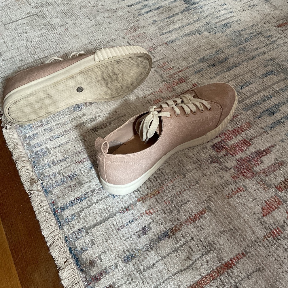 MIA SNEAKERS